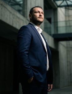 Bogdan Steriopol - „Atunci când nu știm ce să facem, ne uităm la ceilalți!”